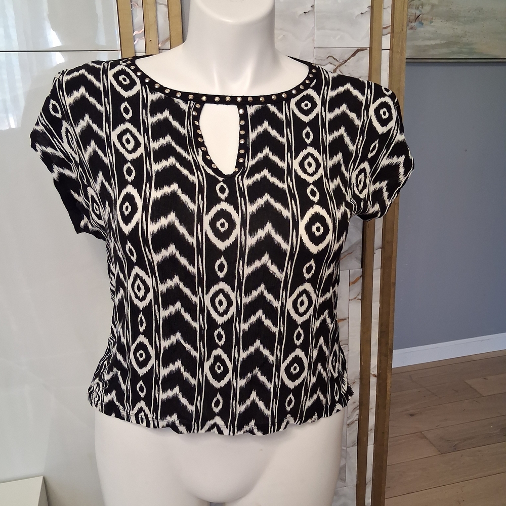 Lavish Black and White Geometric Blouse